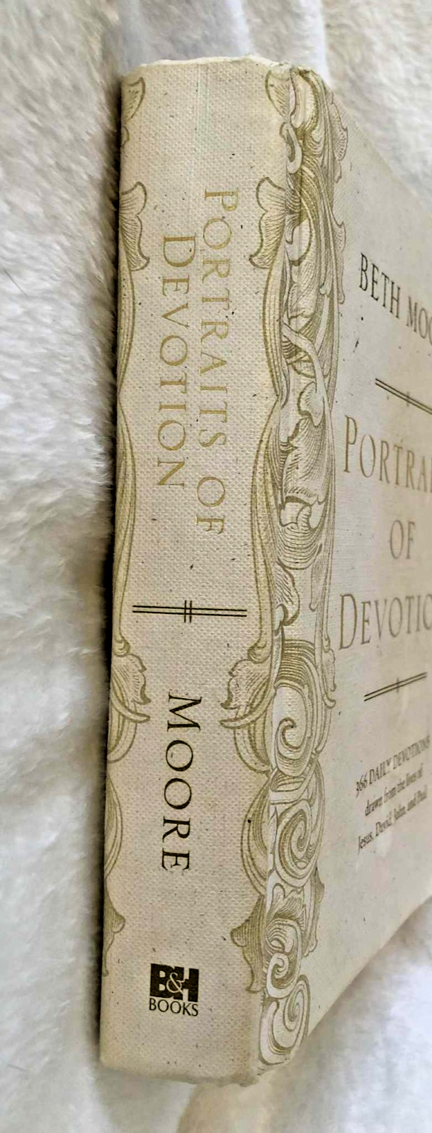 Portraits of Devotion: 366 Daily Devotions - Hardcover - Good